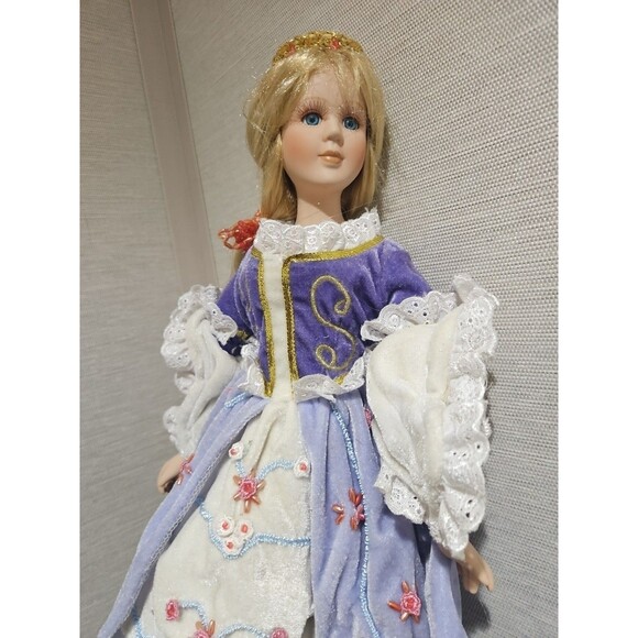 Designed Exclusive Collections  Vintage Porcelain Doll - 17 In (No Box) With Tag - Picture 2 of 6